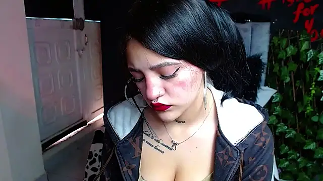 Violettasquirt online show from 04-18-26, 02:30