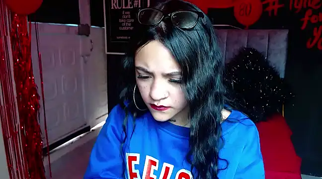 Snapshot of Violettasquirt chatting on 02-28-25, 03:15 Violettasquirt online show from 02-28-25, 03:15