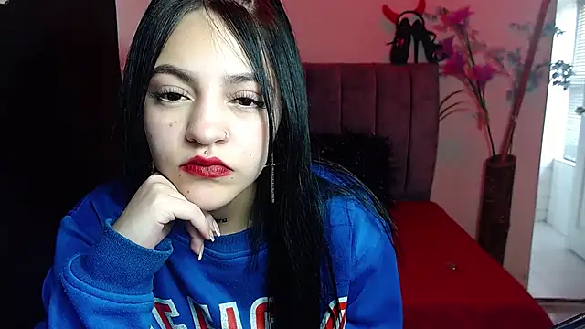 Snapshot of Violettasquirt chatting on 09-20-25, 01:16 Violettasquirt online show from 09-20-25, 01:16