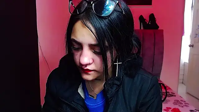 Snapshot of Violettasquirt chatting on 10-01-25, 12:53 Violettasquirt online show from 10-01-25, 12:53