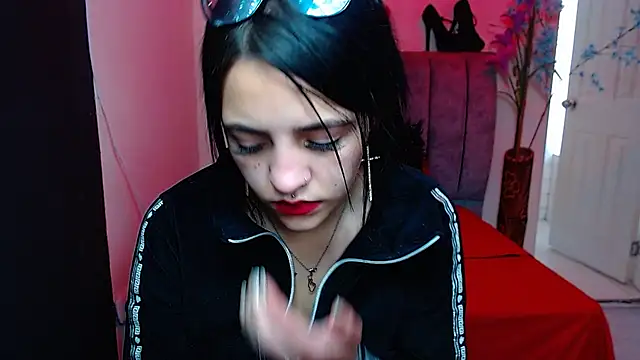 Snapshot of Violettasquirt chatting on 10-20-25, 01:55 Violettasquirt online show from 10-20-25, 01:55