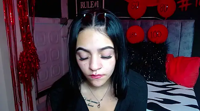 Snapshot of Violettasquirt chatting on 03-04-25, 09:22 Violettasquirt online show from 03-04-25, 09:22