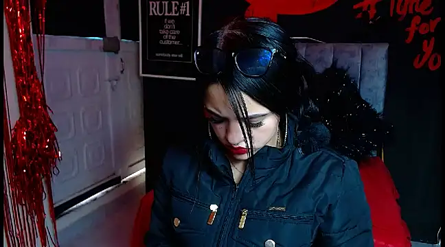 Snapshot of Violettasquirt chatting on 03-21-25, 04:29 Violettasquirt online show from 03-21-25, 04:29