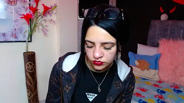 Violettasquirt online show from 11-18-25, 02:53