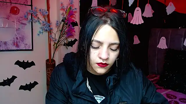 Violettasquirt online show from 10-28-25, 01:21