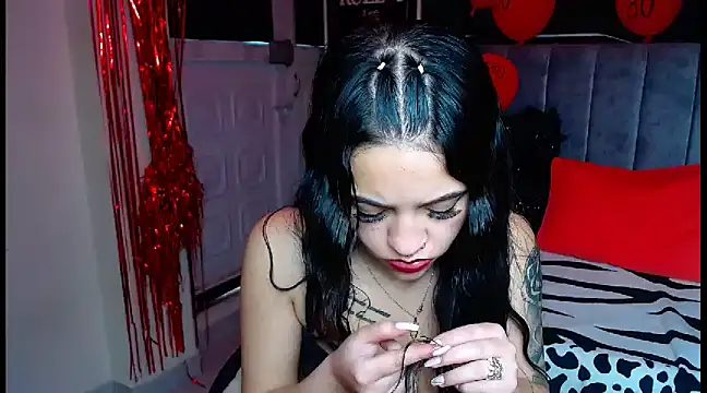 Snapshot of Violettasquirt chatting on 03-14-25, 06:18 Violettasquirt online show from 03-14-25, 06:18