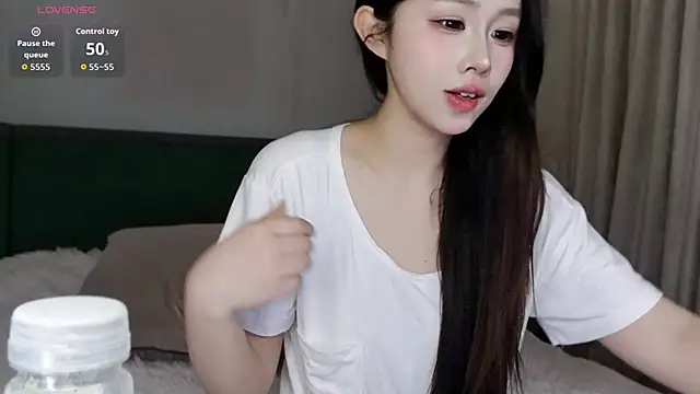Hazel-11 online show from 05-12-26, 02:56