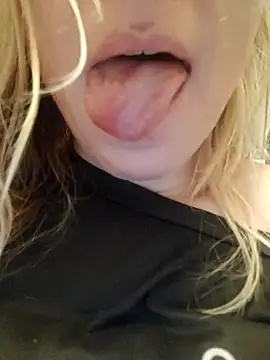 Linda 999 online show from 10-21-25, 01:49