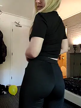 Linda 999 online show from 04-28-26, 11:14