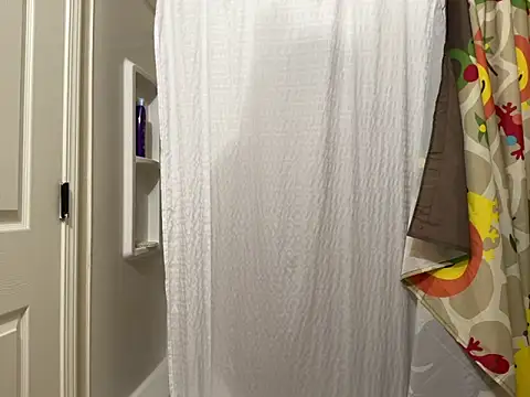 Snapshot of yfui221 chatting on 10-18-25, 07:27 yfui221 online show from 10-18-25, 07:27