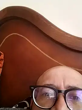 Snapshot of horfet chatting on 10-18-25, 01:35 horfet online show from 10-18-25, 01:35