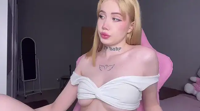 Snapshot of hanna_cry_baby chatting on 03-03-25, 12:28 hanna cry baby online show from 03-03-25, 12:28