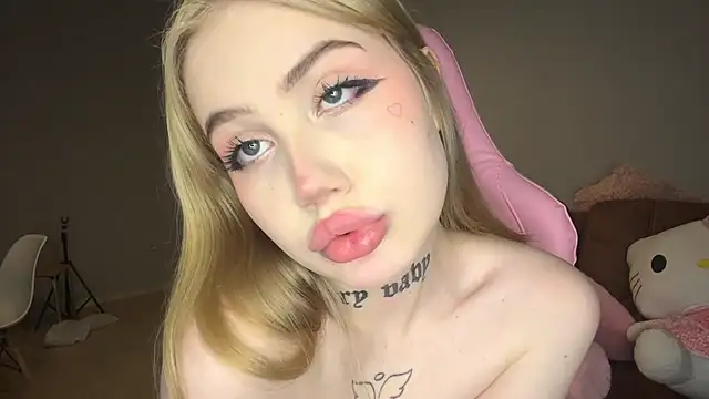 Snapshot of hanna_cry_baby chatting on 03-21-25, 04:51 hanna cry baby online show from 03-21-25, 04:51