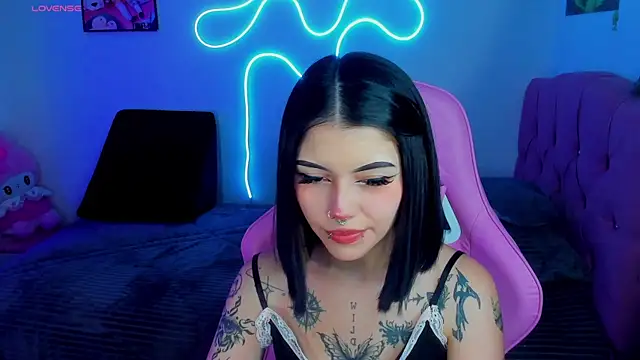 Snapshot of adri_tom44 chatting on 12-04-24, 02:47 adri tom44 online show from 12-04-24, 02:47