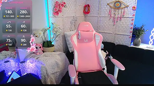 Snapshot of EllieKarrX chatting on 11-15-25, 08:57 EllieKarrX online show from 11-15-25, 08:57