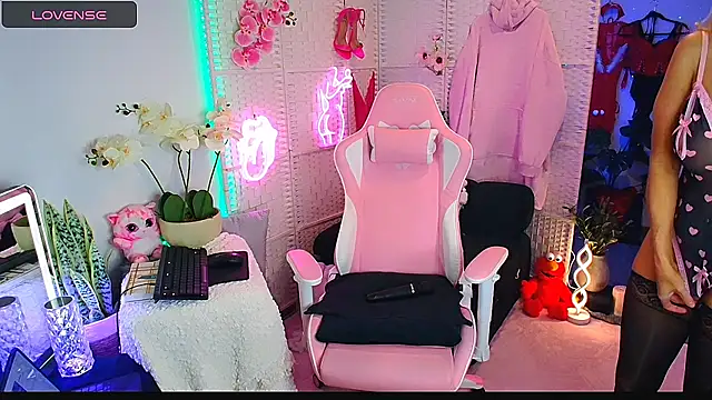 Snapshot of EllieKarrX chatting on 03-11-25, 09:59 EllieKarrX online show from 03-11-25, 09:59