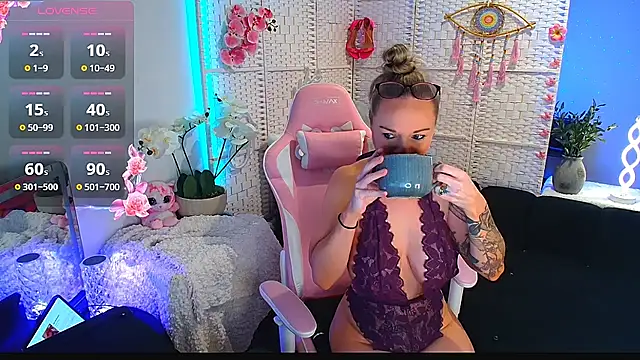 Snapshot of EllieKarrX chatting on 11-11-25, 09:31 EllieKarrX online show from 11-11-25, 09:31