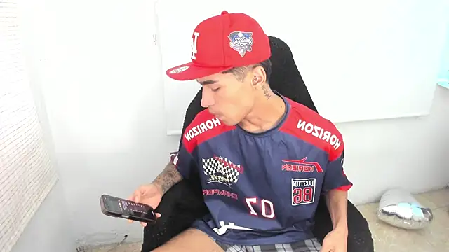 Snapshot of Damon__333 chatting on 02-14-25, 10:47 Damon  333 online show from 02-14-25, 10:47