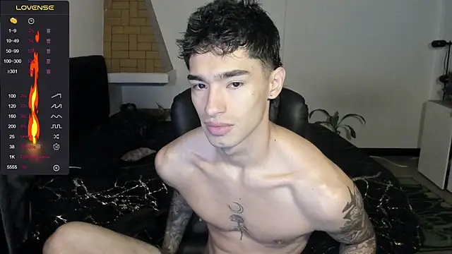 Snapshot of Damon__333 chatting on 07-17-26, 03:59 Damon 333 online show from 07-17-26, 03:59