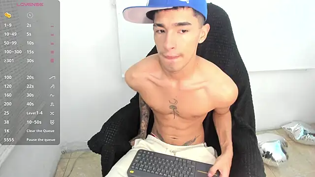 Snapshot of Damon__333 chatting on 02-27-25, 11:48 Damon  333 online show from 02-27-25, 11:48