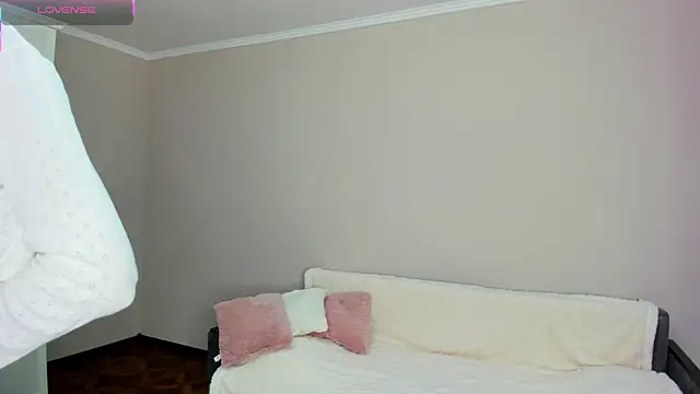 Snapshot of -Sacura- chatting on 09-12-25, 04:07 -Sacura- online show from 09-12-25, 04:07