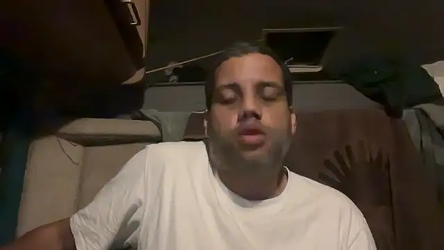 Snapshot of AbsolutMouuah chatting on 10-10-25, 01:28 AbsolutMouuah online show from 10-10-25, 01:28