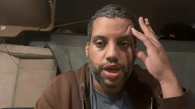 Snapshot of AbsolutMouuah chatting on 10-18-25, 10:01 AbsolutMouuah online show from 10-18-25, 10:01