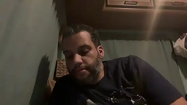 Snapshot of AbsolutMouuah chatting on 03-21-25, 09:01 AbsolutMouuah online show from 03-21-25, 09:01