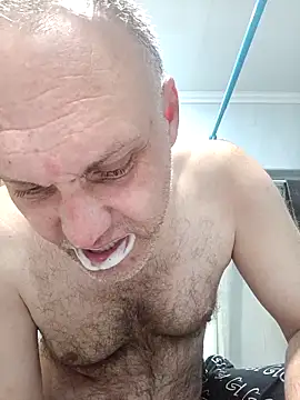 Pineapple04 online show from 05-17-26, 05:07