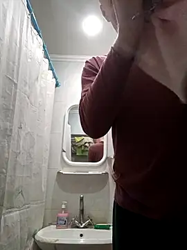 Pineapple04 online show from 10-18-25, 05:37