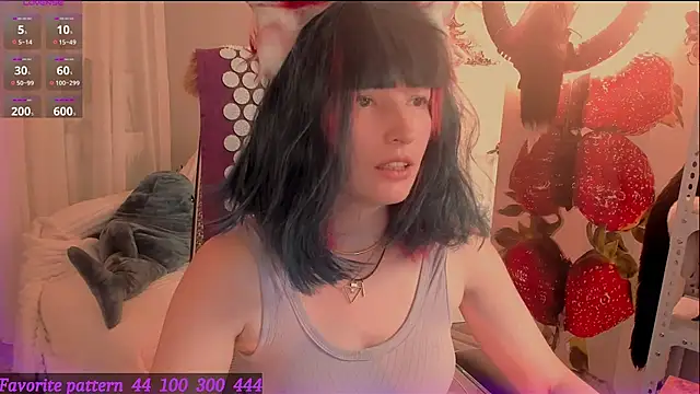 Toxic Ellies online show from 06-11-26, 08:00