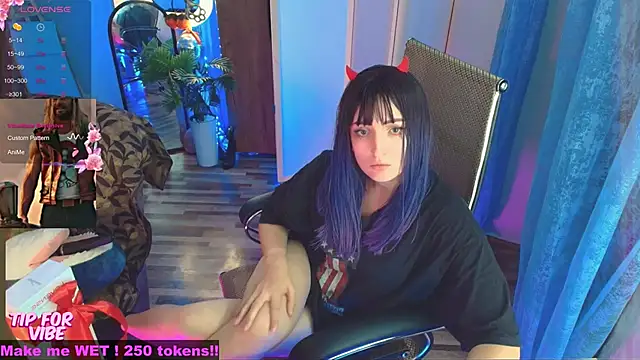 Snapshot of Toxic_Ellies chatting on 10-13-25, 02:18 Toxic Ellies online show from 10-13-25, 02:18