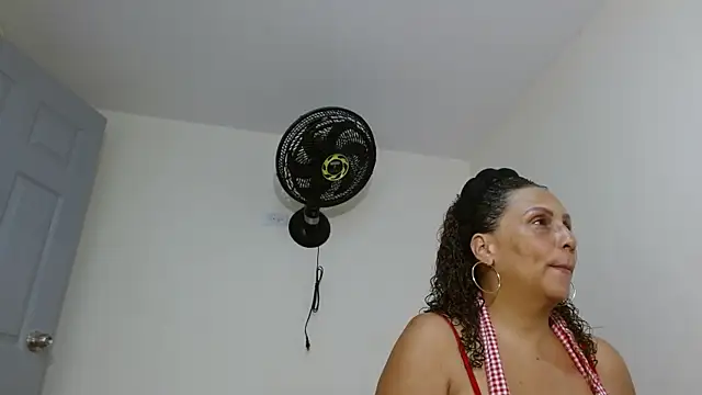 EvaMills1 online show from 12-21-25, 02:08