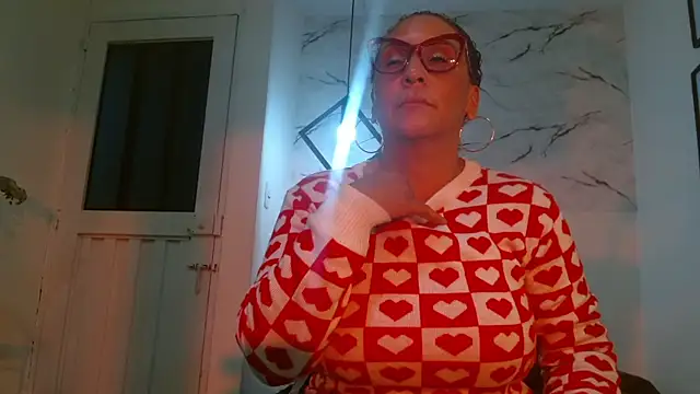 EvaMills1 online show from 09-15-25, 08:09