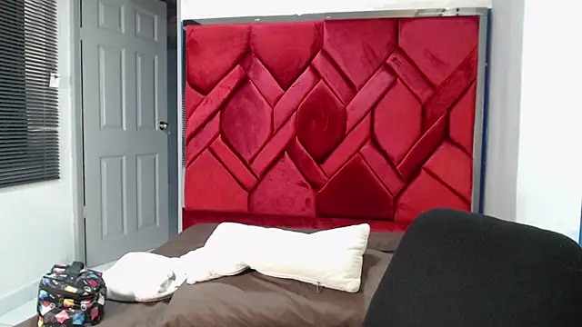 EvaMills1 online show from 03-17-25, 07:48