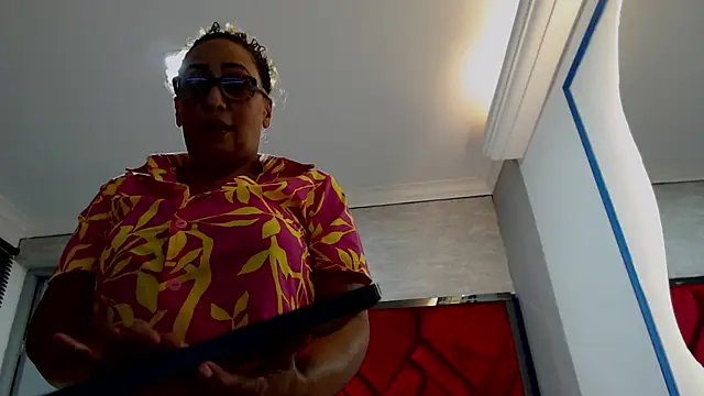 EvaMills1 online show from 03-11-25, 09:04