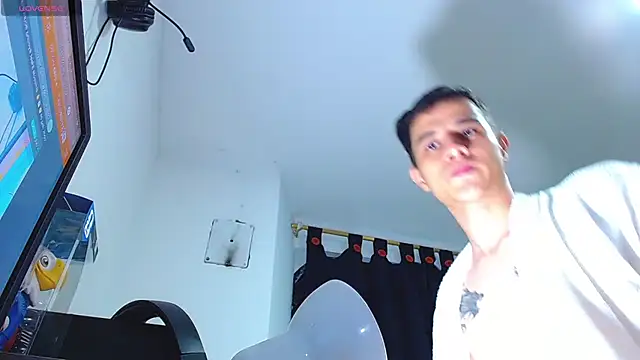 Snapshot of ADAM_HOT chatting on 07-05-26, 11:44 ADAM HOT online show from 07-05-26, 11:44