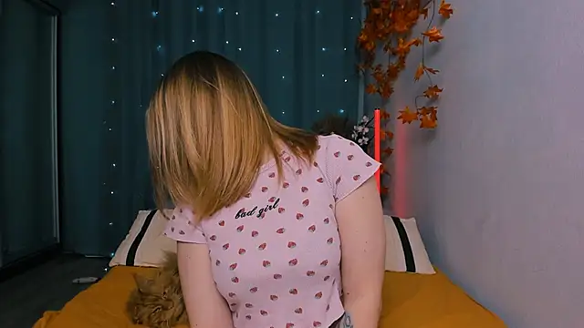 InsatiableFoxX online show from 09-30-25, 05:52