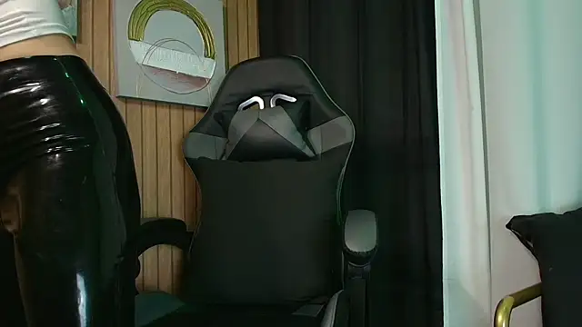 Camila Chainn online show from 12-18-25, 09:14