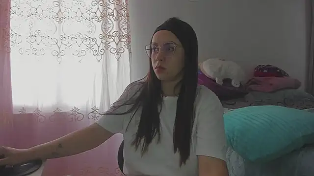 Snapshot of HARLEYNAPIER chatting on 04-19-26, 04:08 HARLEYNAPIER online show from 04-19-26, 04:08