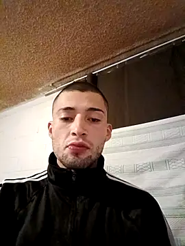 Snapshot of Suggarwhite18CM chatting on 10-13-25, 05:09 Suggarwhite18CM online show from 10-13-25, 05:09