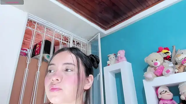 Snapshot of Cuty_sexy_hot chatting on 06-12-26, 11:30 Cuty sexy hot online show from 06-12-26, 11:30