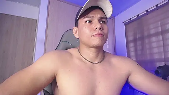 Snapshot of RoyConstance chatting on 03-08-25, 10:13 RoyConstance online show from 03-08-25, 10:13