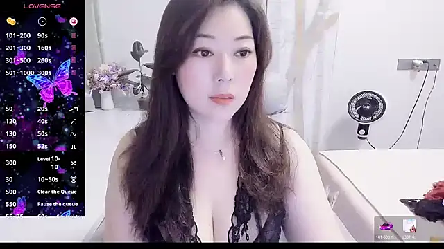 Crystal Wings online show from 05-24-26, 11:54