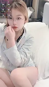 Snapshot of MM-Xylia chatting on 10-04-25, 10:50 MM-Xylia online show from 10-04-25, 10:50