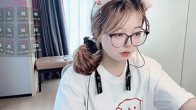Snapshot of MM-Xylia chatting on 09-29-25, 05:47 MM-Xylia online show from 09-29-25, 05:47