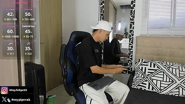 Snapshot of soyander03_ chatting on 10-13-25, 11:23 soyander03  online show from 10-13-25, 11:23