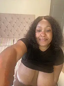 Snapshot of Missmoox24 chatting on 10-16-25, 12:46 Missmoox24 online show from 10-16-25, 12:46