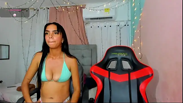 valentina 0  online show from 12-19-25, 04:09