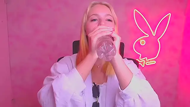Milka kiss  online show from 09-16-25, 05:52